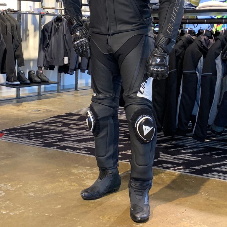 ダイネーゼの王道レザーパンツ『DELTA 4 LEATHER PANTS』のご紹介
